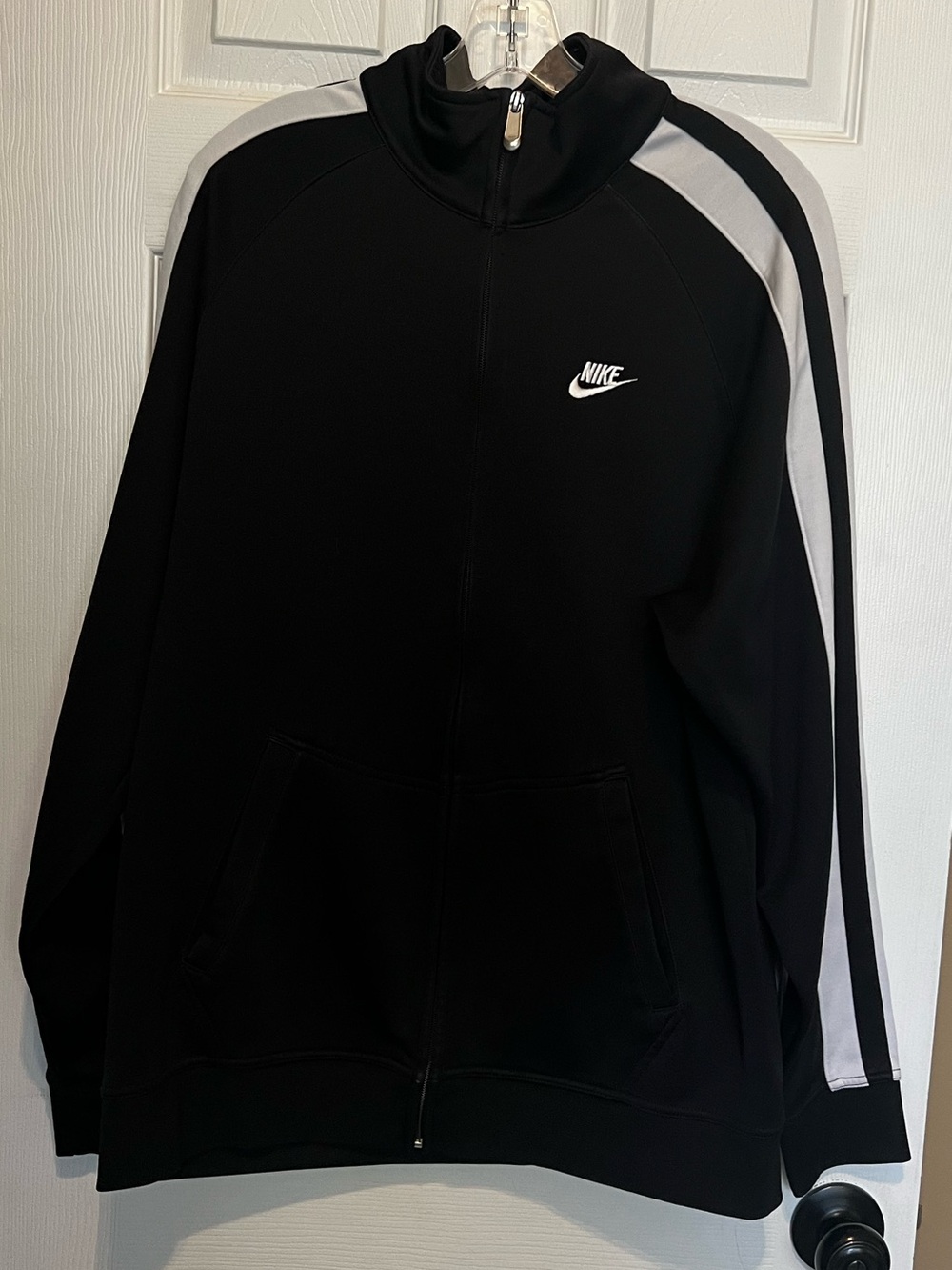 Nike Mens Track Jacket XL Black Full Zip, Hand Pockets.